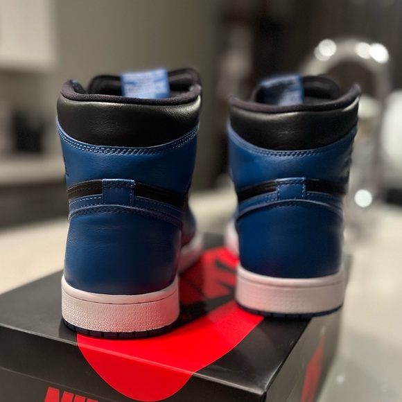 NIKE JORDAN 1 RETRO HIGH - Picture 5 of 8